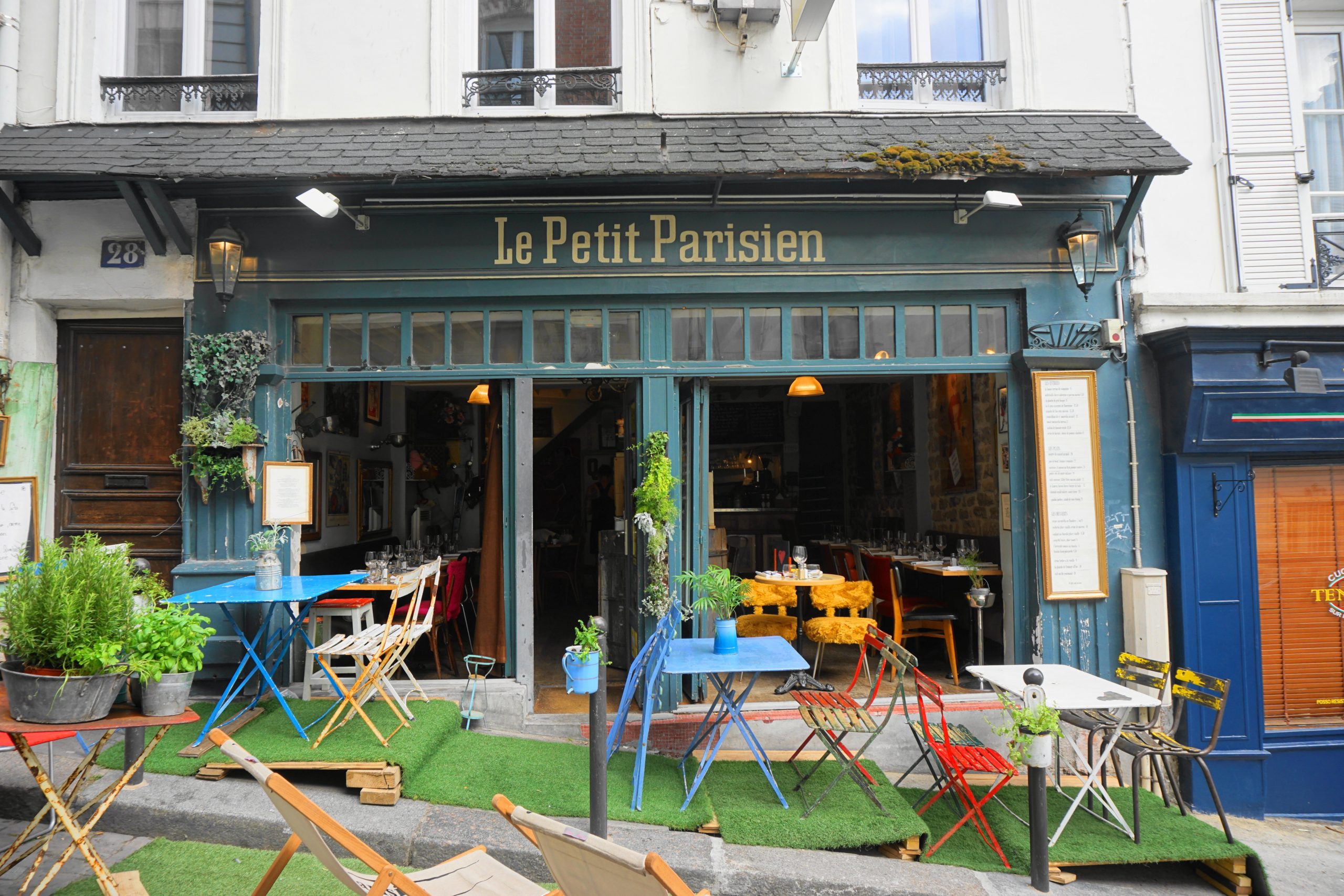 Le Petit Parisien Café in Montmartre, Paris