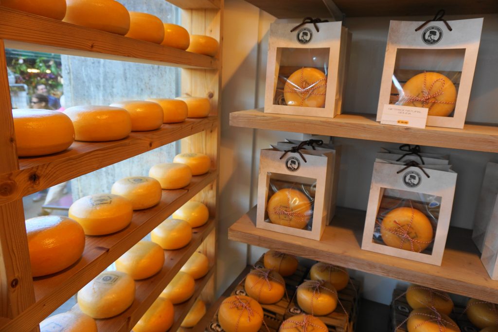 Henry Willig cheese shop and cheese rolls in Amsterdam