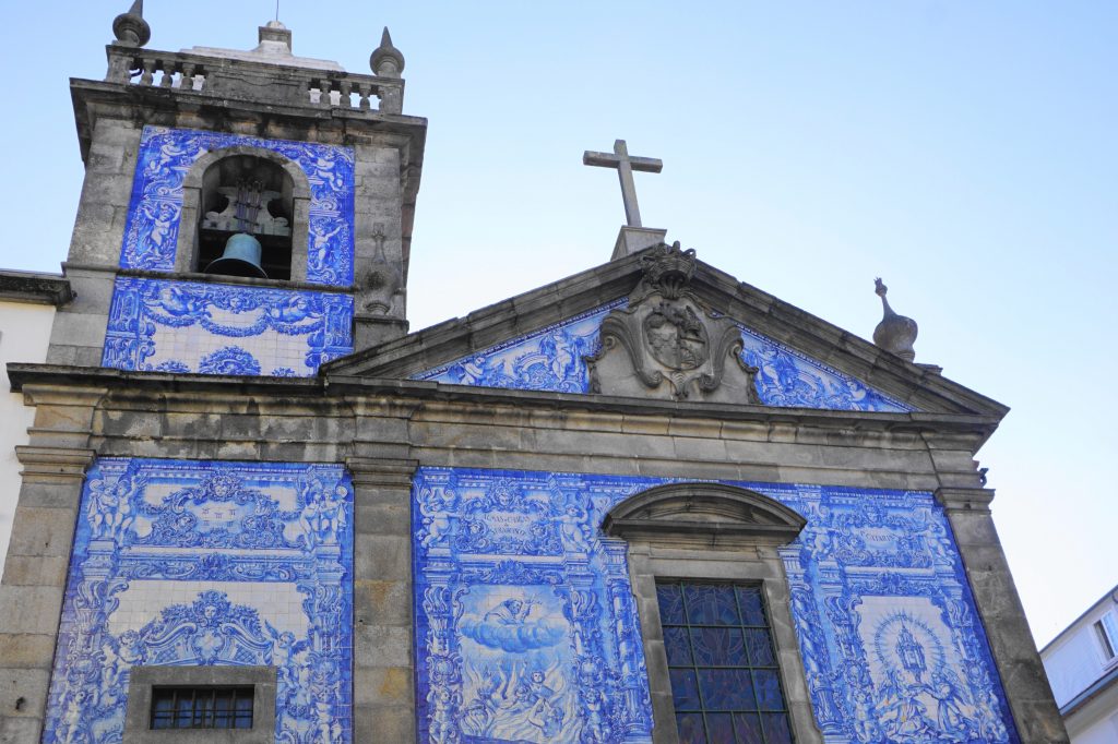 Create the perfect Porto, Portugal itinerary. See the highlights of Porto, Portugal in 3 days: Geres-Peneda, Douro wine valley, and Porto top attractions!