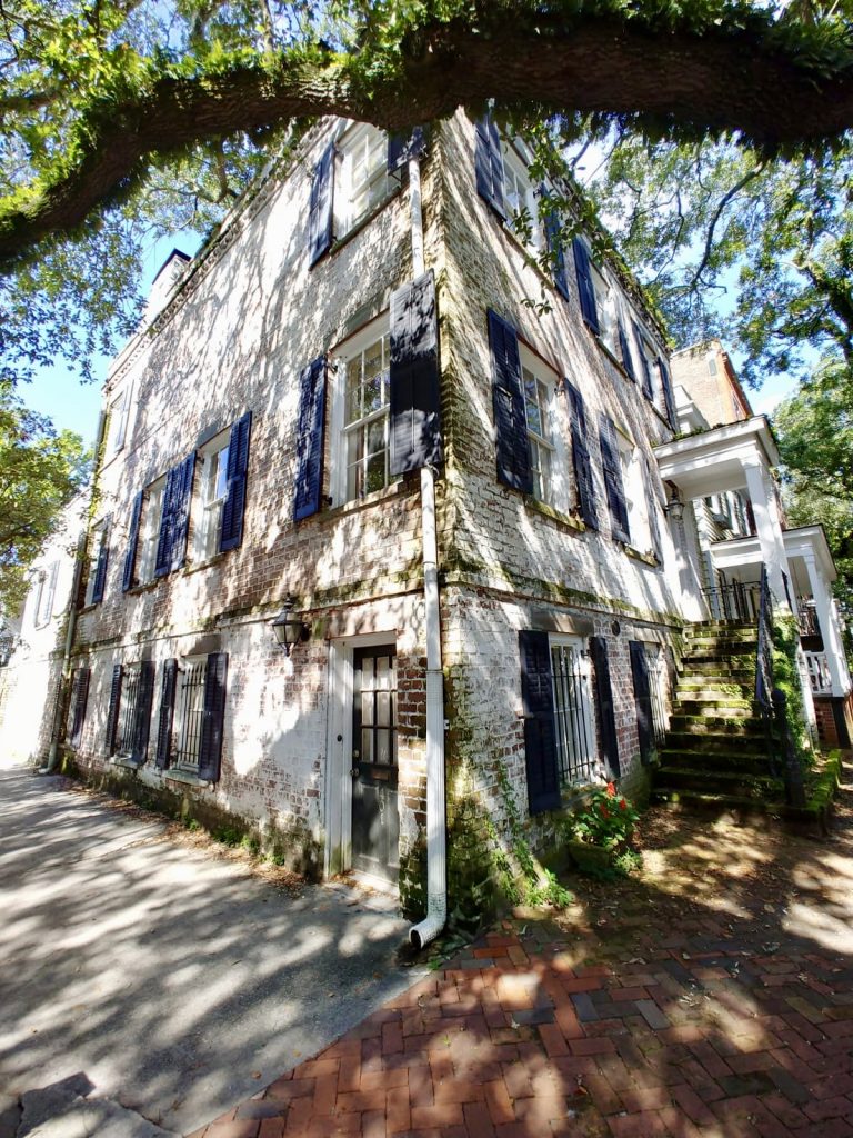 Discover the top photo spots in Savannah, Georgia!